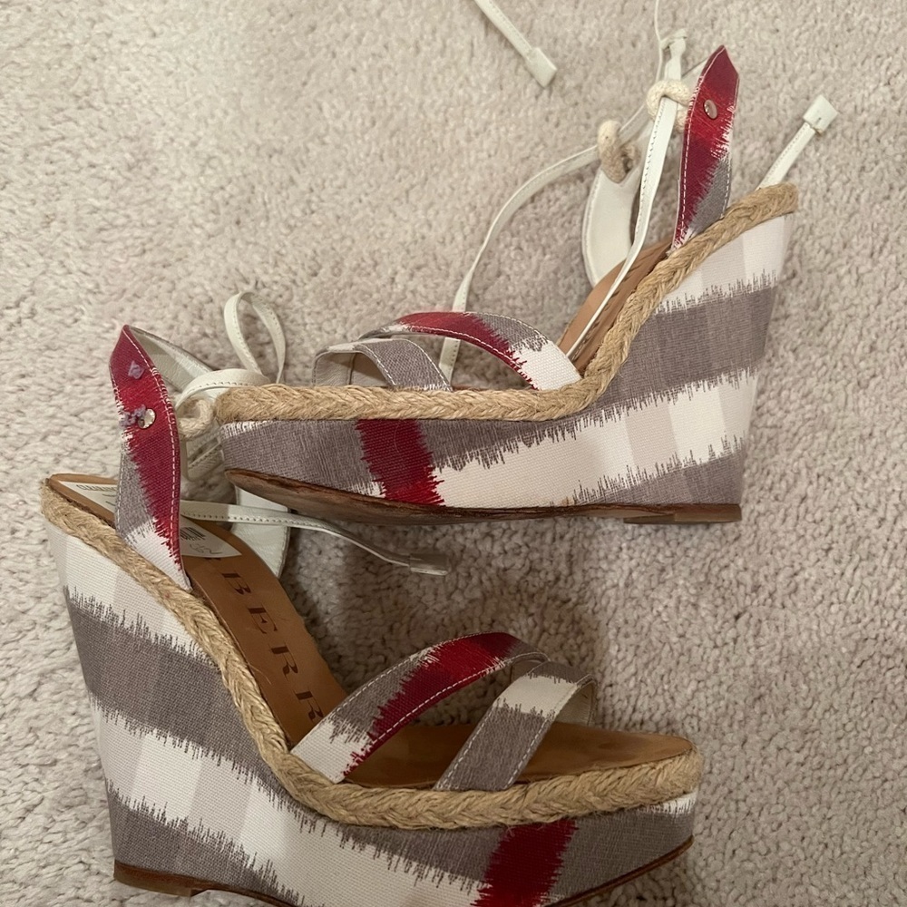 Burberry Wedges in Excellent Condition. Size 6.5 - Picture 3 of 8